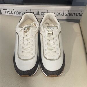 Michael Michael Kors Sneakers 6.5 NWT MK logo Gold Brown Casual Athletic
